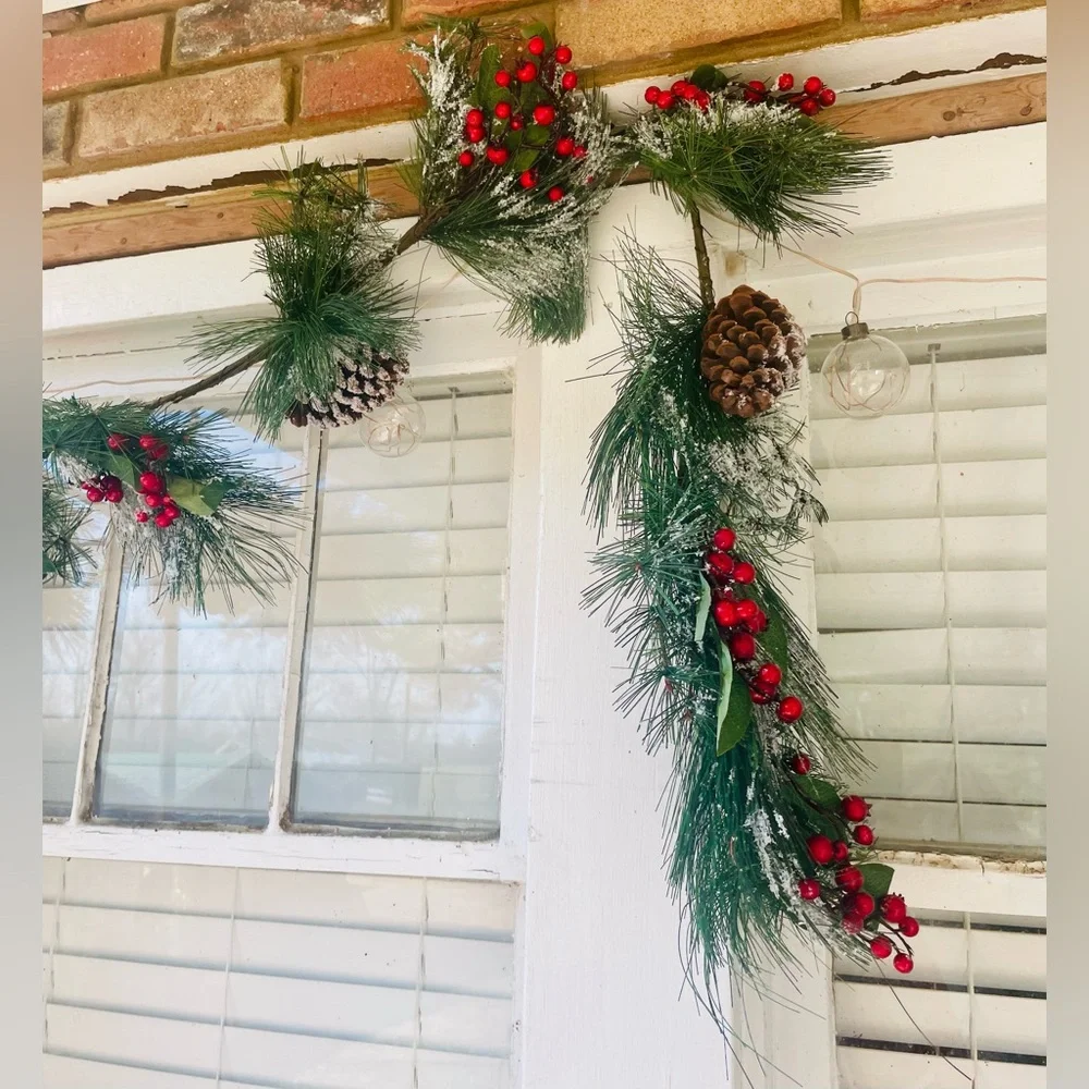 Snowy Long Needle Pine & Berry Garland 5 ft